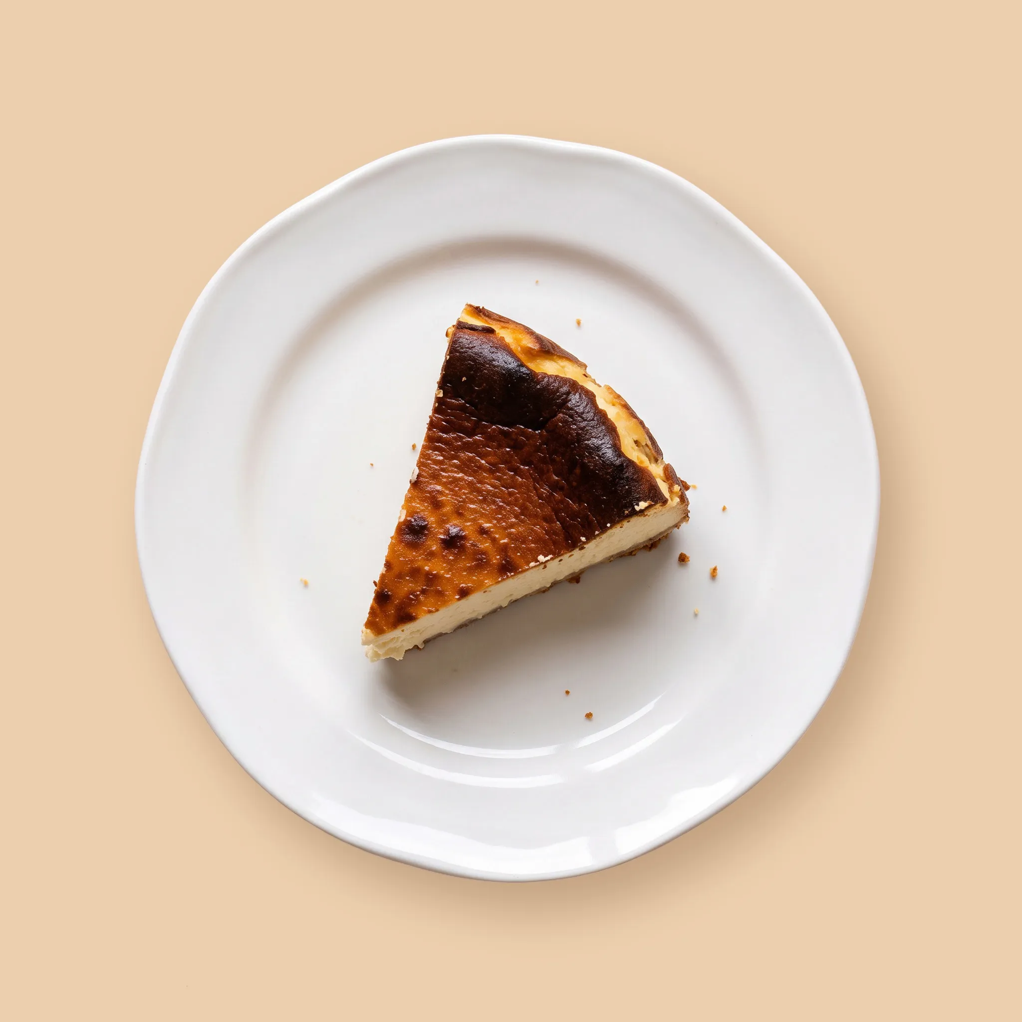 Porción de Cheesecake estilo La Viña, cremosa y densa