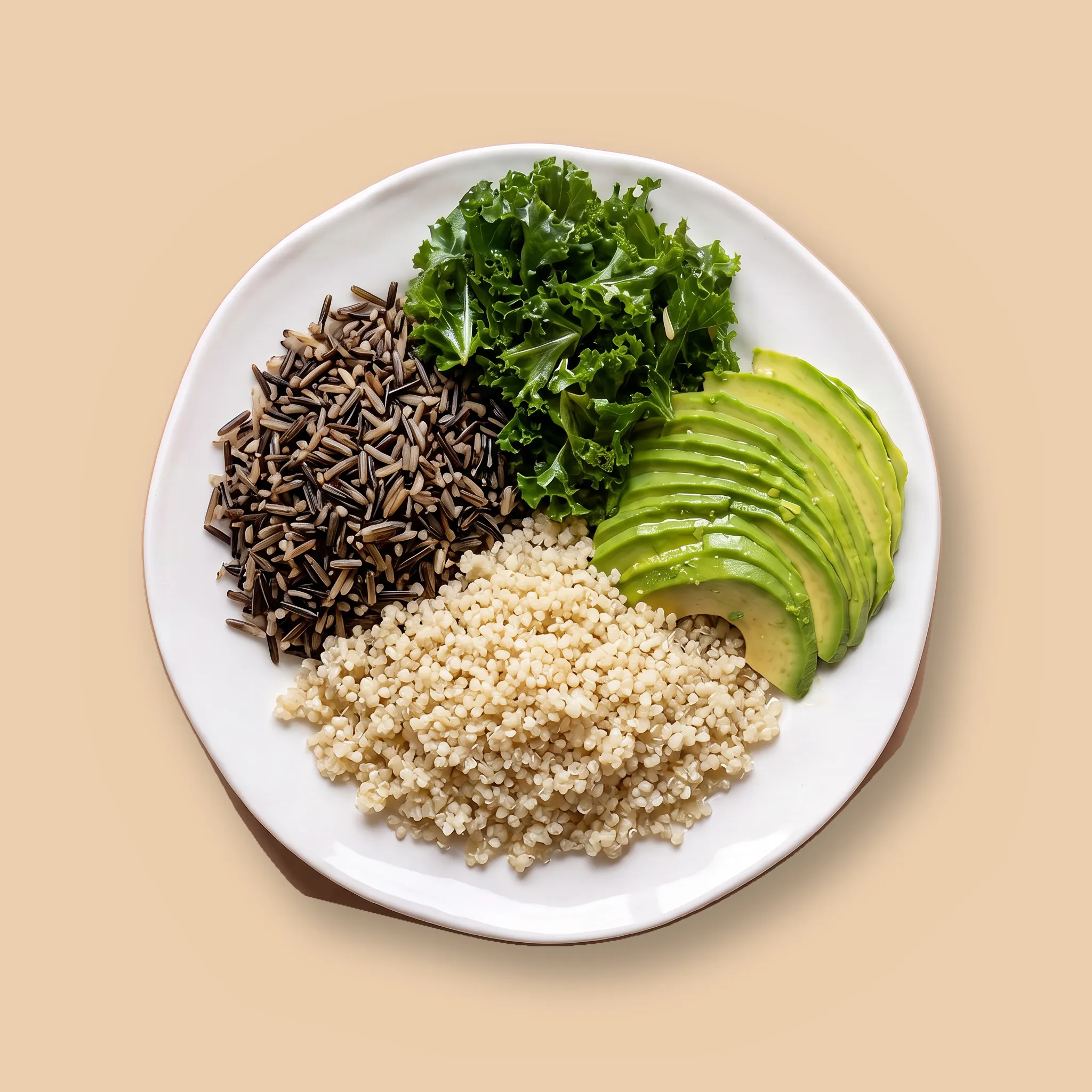 Vegan Green Bowl: Arroz Salvaje · quinoa · ensalada de kale · aguacate