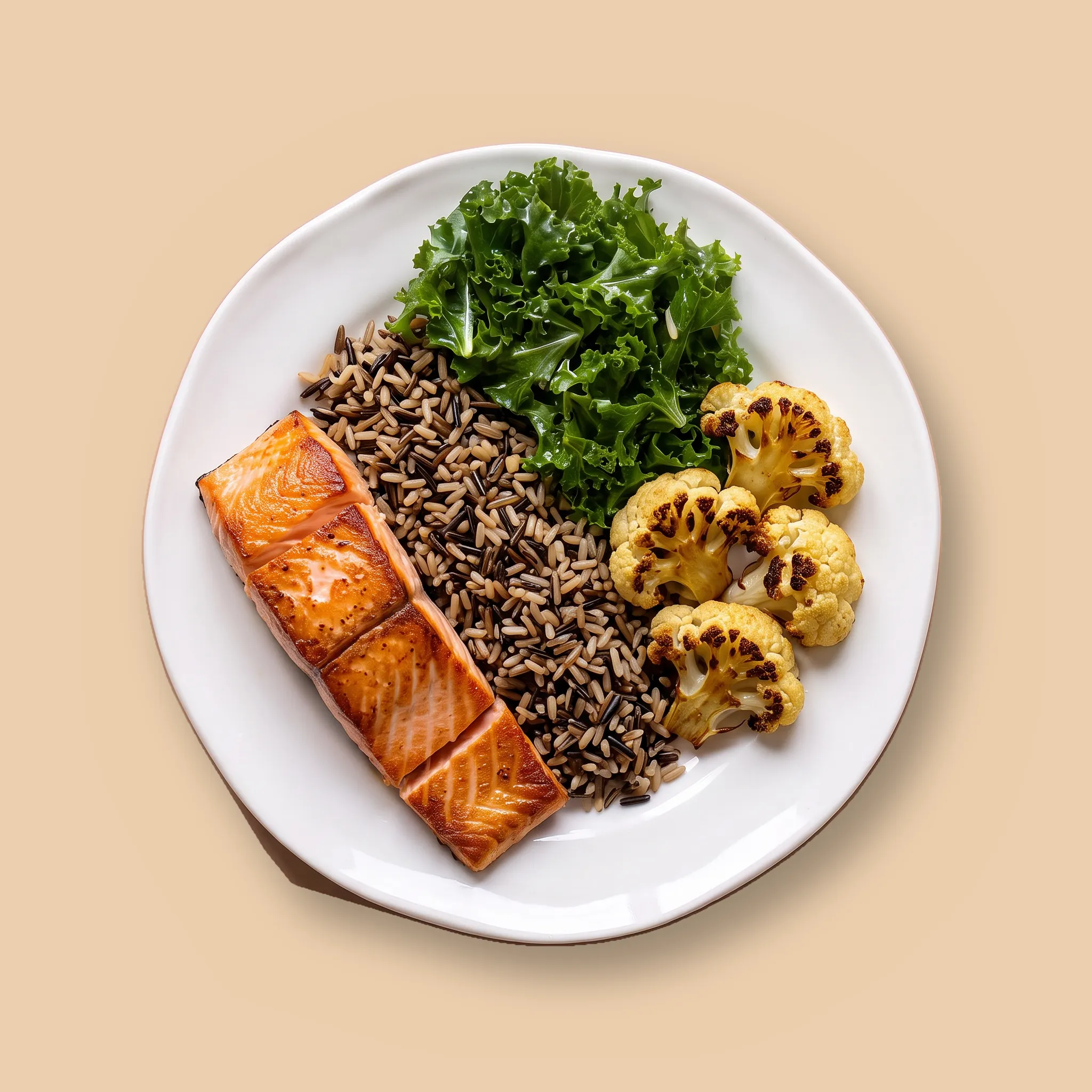El Atlántico: Salmón · arroz salvaje · ensalada de kale · coliflor dorada